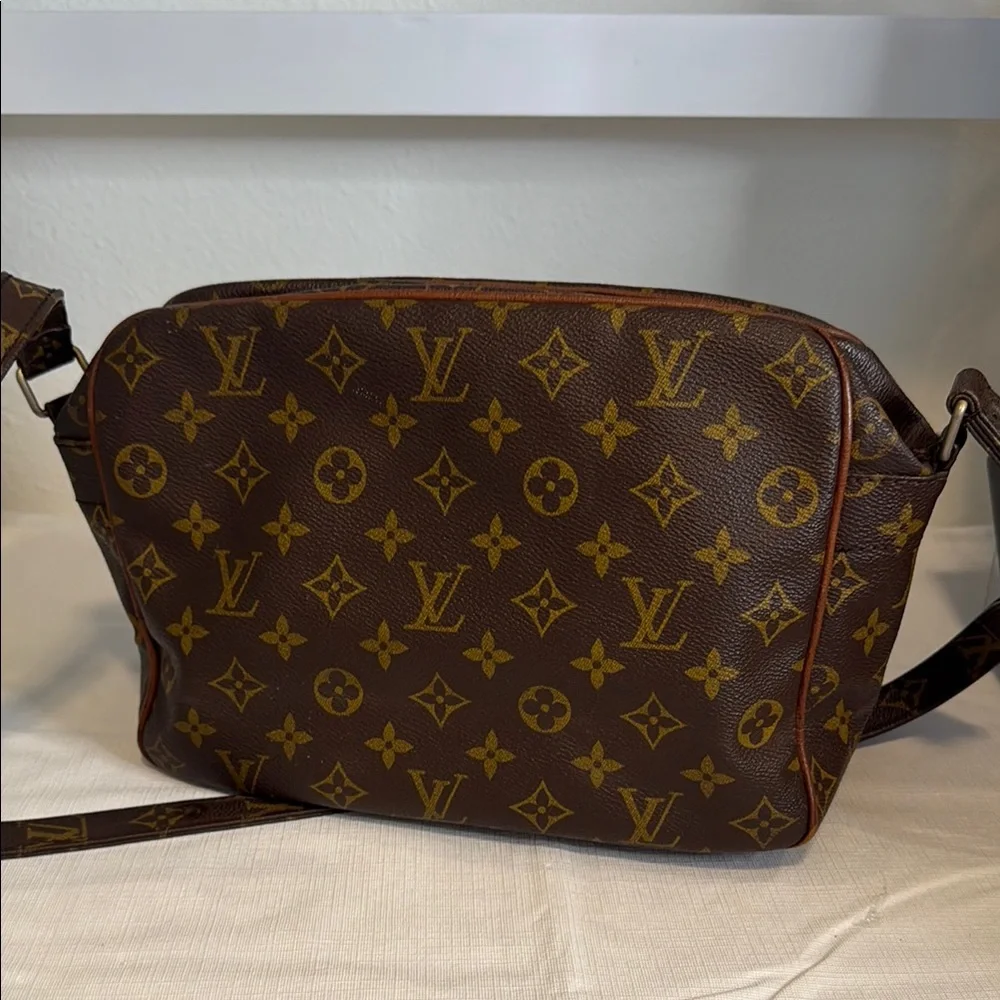 Louis Vuitton Brown Monogram crossbody Bag - Picture 2 of 8